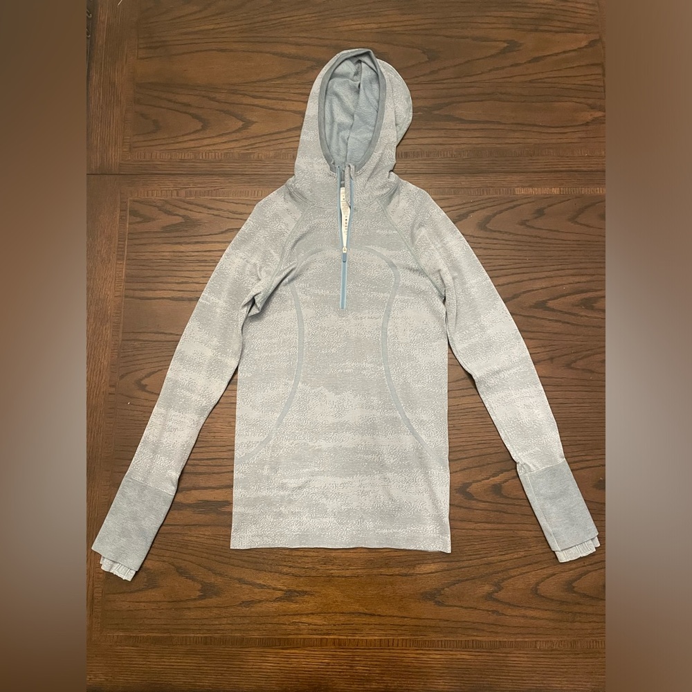 Lululemon Athletica long sleeve swiftly tech top with hood, light blue, size 6